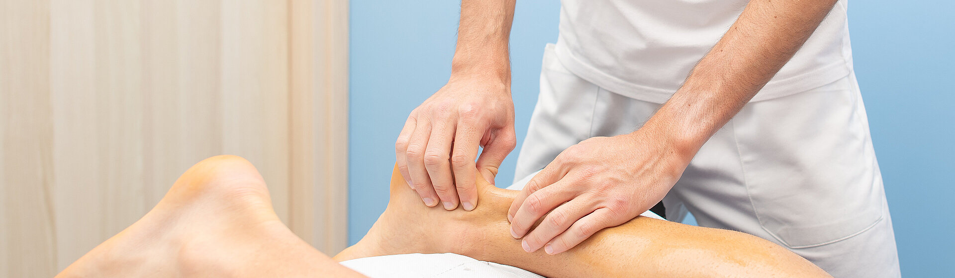 Achilles tendon_pain_inflammation_tear_sports_injury_accident_surgery_sports_clinic_Hellersen